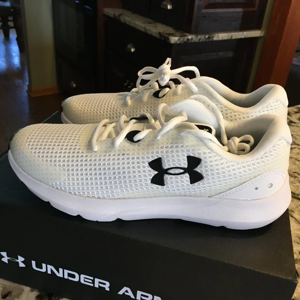 Under Armour Sz 8 Women's White Athletic Running Shoes Sneakers Mesh Surge 3 NEW